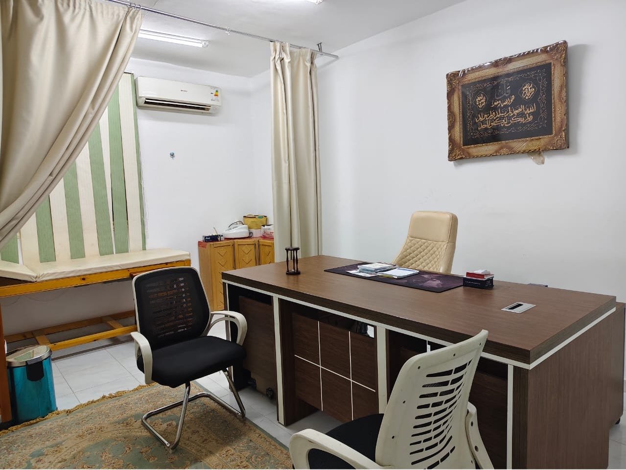 غرفة الاستشارة والفحص في عيادة د. هناء محمد حسن